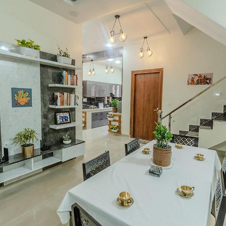 Dhruva - Luxury Villa In Cbd デヘラードゥーン エクステリア 写真