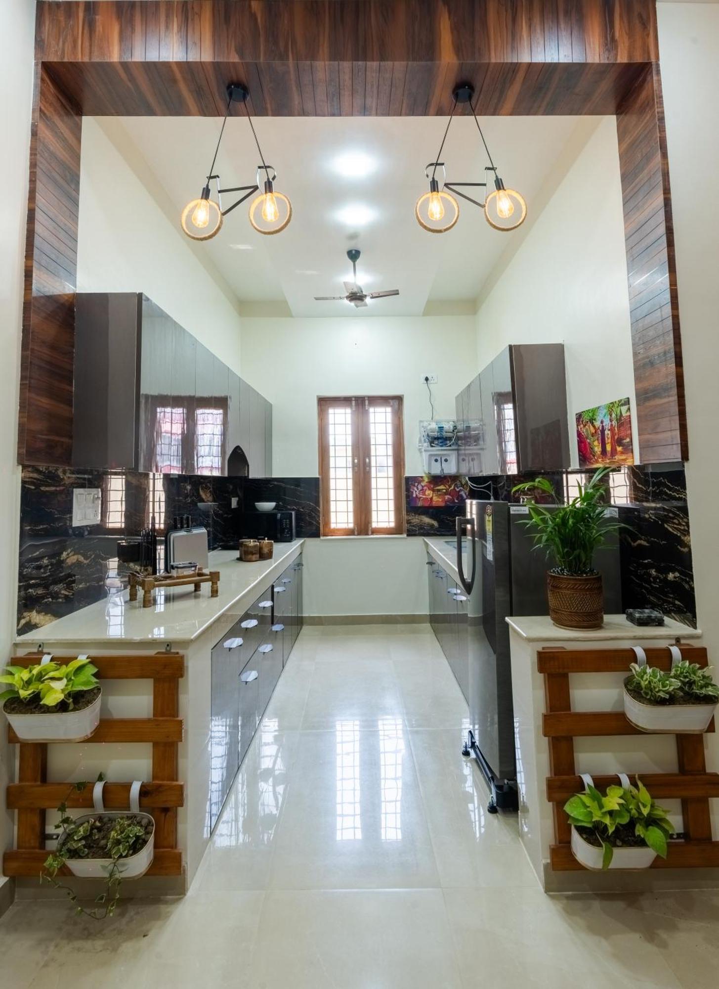 Dhruva - Luxury Villa In Cbd デヘラードゥーン エクステリア 写真