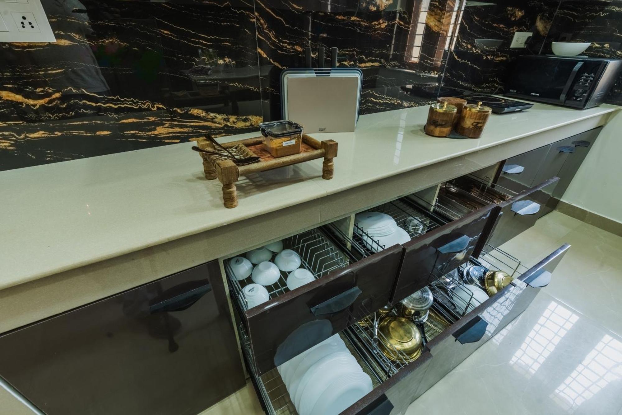 Dhruva - Luxury Villa In Cbd デヘラードゥーン エクステリア 写真