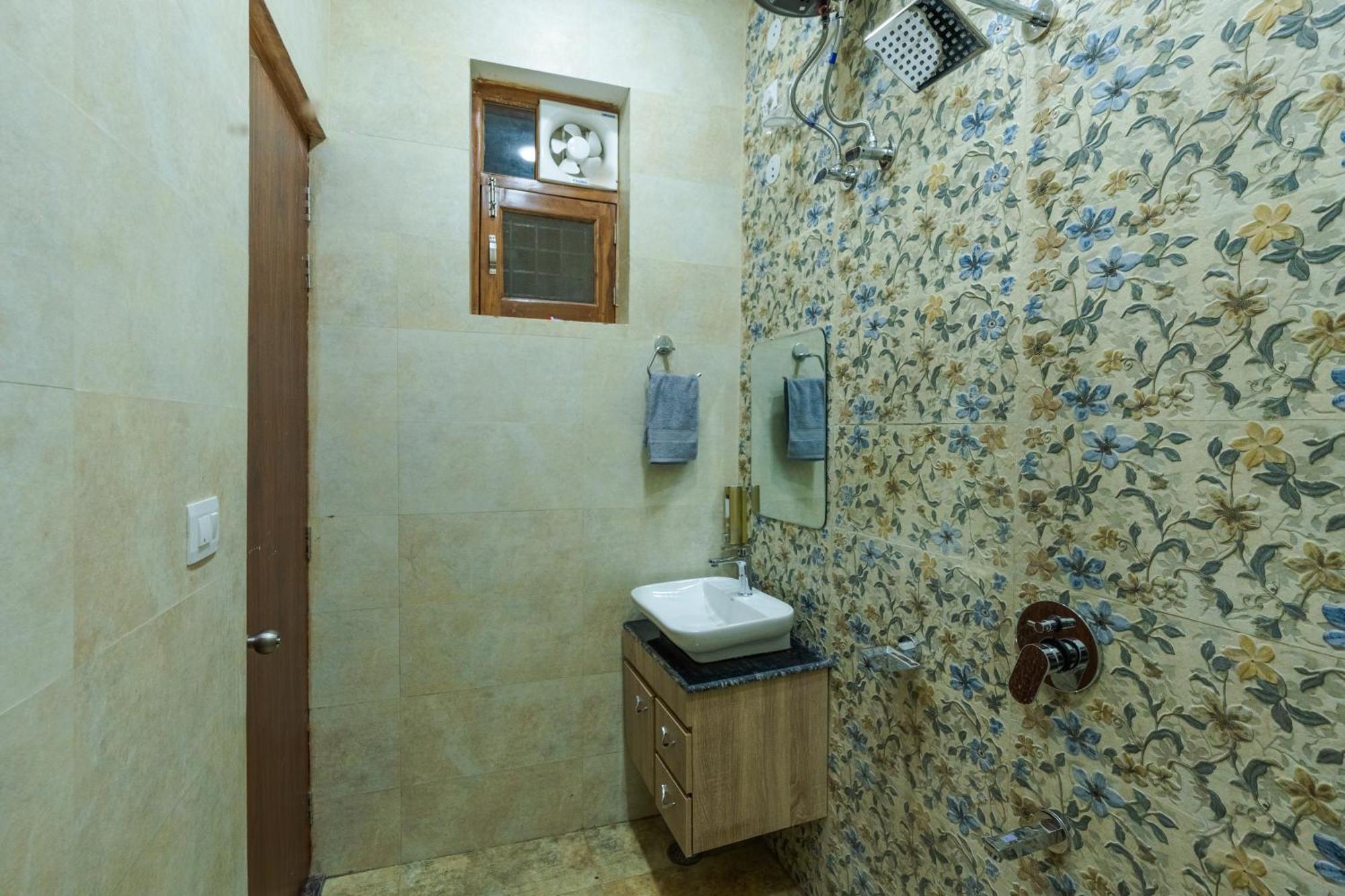 Dhruva - Luxury Villa In Cbd デヘラードゥーン エクステリア 写真